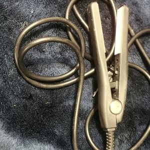 Mini sized professional straight iron